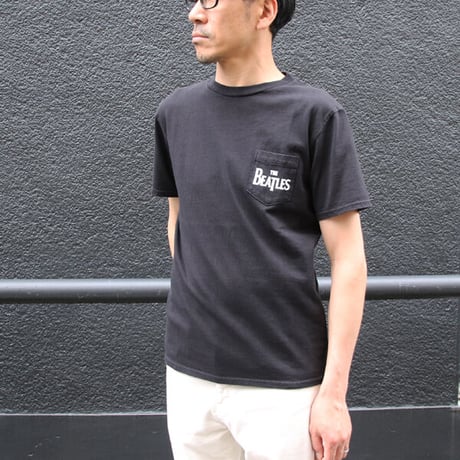 [AUD1809] Upscape Audience BEATLES ロゴプリントUSAファブリック丸胴国産ポケットTEE
