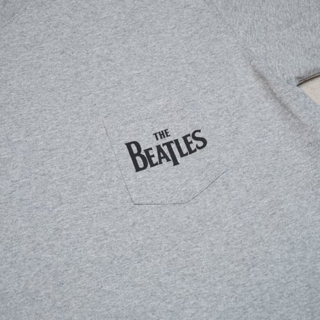 [AUD1768] Audience BEATLES "THE BEATLES" 7.1oz米綿丸胴オールドプリントクルーネックポケットT