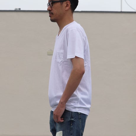 【RE PRICE / 価格改定】[AUD1556] Upscape Audience ナノシア汗止め加工プライマリー天竺Vネックポケット付き半袖カットソー