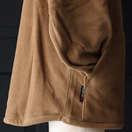 USMC POLARTEC FLEECE PULL OVER（米軍海兵隊ポーラテック フリース プルオーバー）/ デッドストック [INS2077]