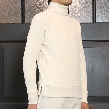 【RE PRICE/価格改定】[AUD1814] Upscape Audience ビックワッフルサドルショルダータートルネックニット