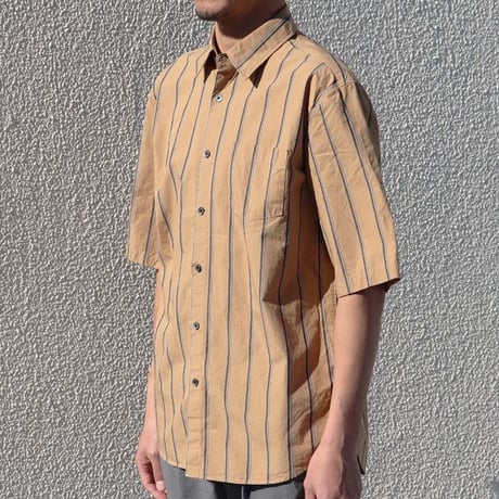 タイプライターレジメンタルストライプ ルーズフィット 裏前立て レギュラーカラー ハーフスリーブシャツ 【MADE IN JAPAN】『日本製』/ Upscape Audience [AUD6174]