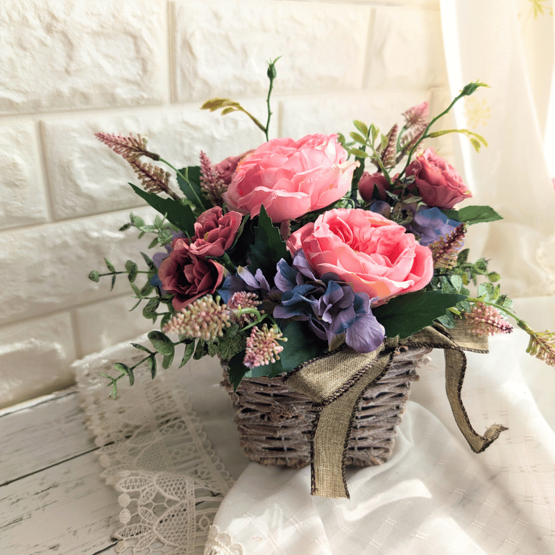 ローズとユーカリのバスケットアレンジ 造花 アーティフィシャル