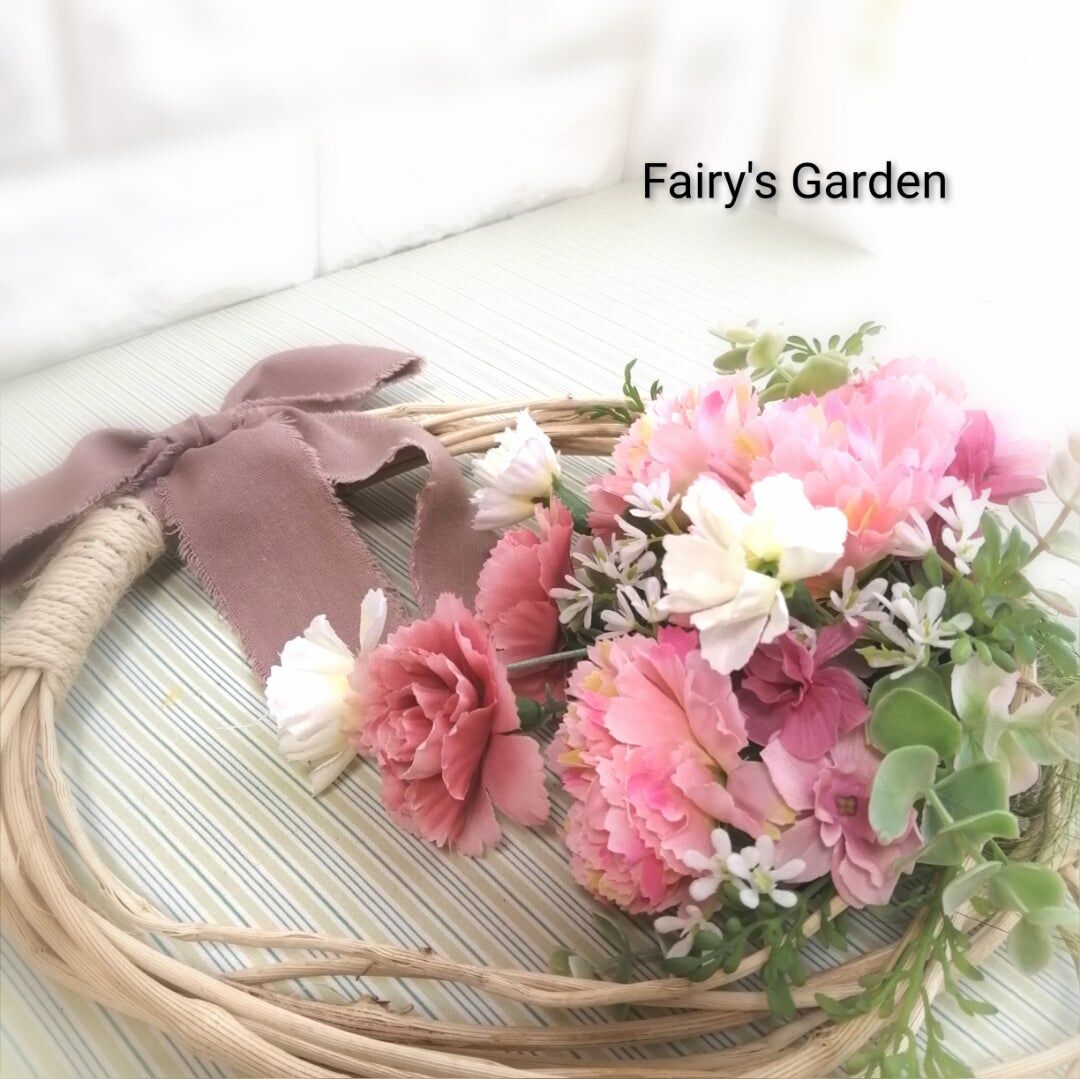 カーネーションの花かご風リース | フラワーアレンジショップ カーネーションの花かご風リース | フラワーアレンジショップ
