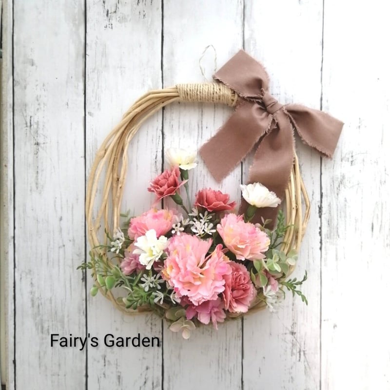 ご予約済み…小さな花かご風フラワーリース カーネーションの花かご風リース | フラワーアレンジショップ