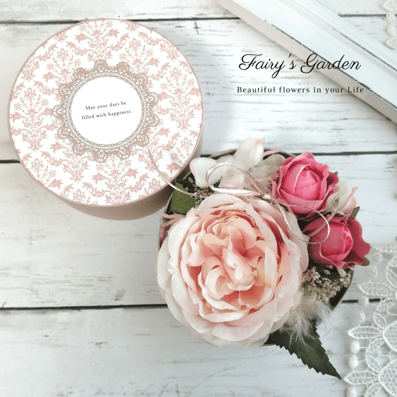 アーティフィシャルフラワー ホワイトローズ 薔薇 アレンジ　花瓶付き 白を基調とた アーティフィシャルフラワー バラ 白 誕生日