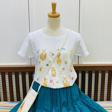 レディースTシャツ☆ボタニカルウサギ（総柄）
