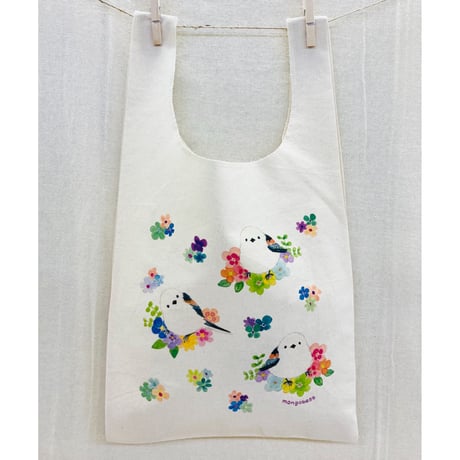 移動ポケット♩シマエナガちゃん✧︎タグつき シマエナガ😊 . 冬っぽいけど5月のシマちゃん . シリアスな表情