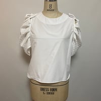 肩見せリボンブラウス
