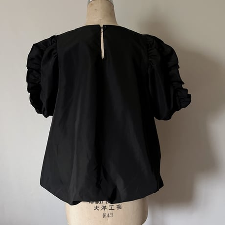 袖ラッフルバルーンプルオーバーブラウス