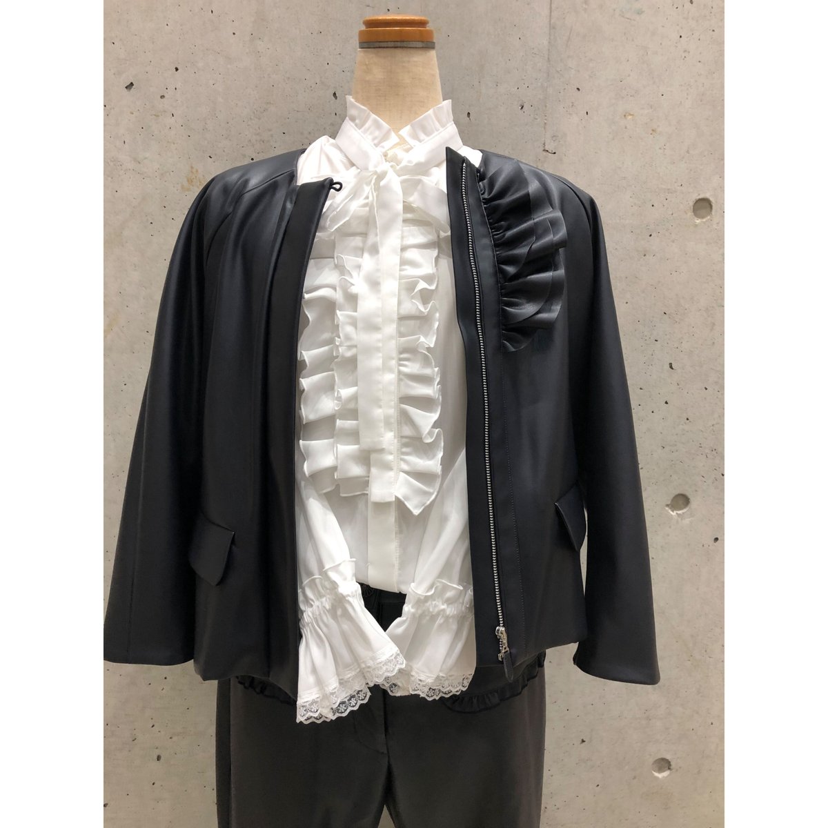 合皮フリルジャケット2028 | ANANAS 