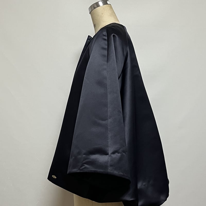 ケープブルゾン　サテン黒 ケープブルゾン サテン黒