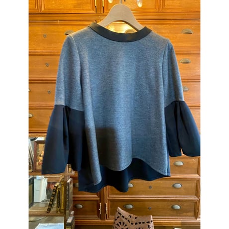 切り替えウールブラウス