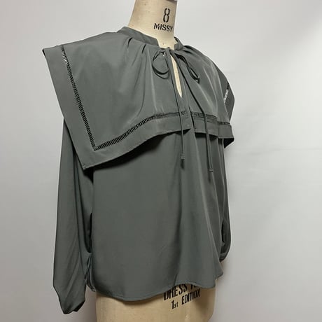 Lamuette  ハシゴレースセーラ襟ブラウス