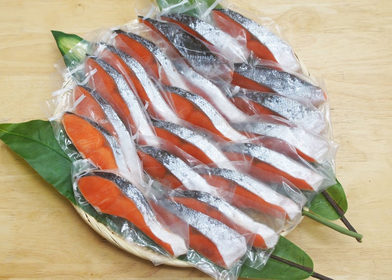 鮭切身三昧（ぎんざけ）（20切×約70g） | かねちょう水産 オンライン