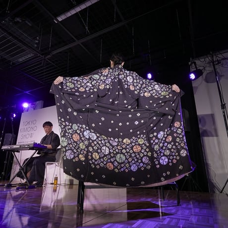 「空に星・野に花」