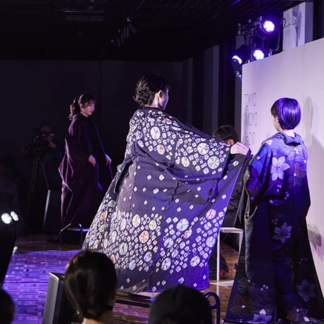 「空に星・野に花」