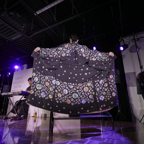 「空に星・野に花」