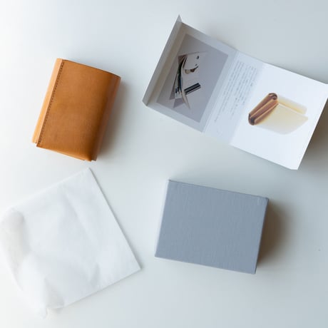 しっかり入ってコンパクトな財布　TRI-FOLD WALLET / BLUE