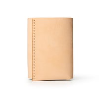 しっかり入ってコンパクトな財布　TRI-FOLD WALLET / NATURAL [限定色]