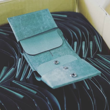 しっかり入ってコンパクトな財布　TRI-FOLD WALLET / DARK GREEN
