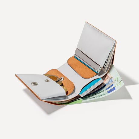 しっかり入ってコンパクトな財布　TRI-FOLD WALLET / ICE WHITE