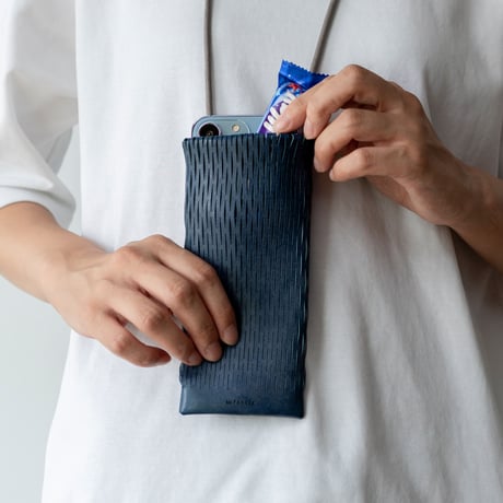 フィットするポーチ　MESH / BLUE