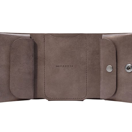 しっかり入ってコンパクトな財布　TRI-FOLD WALLET / CHOCOLATE