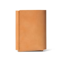 しっかり入ってコンパクトな財布　TRI-FOLD WALLET / CAMEL