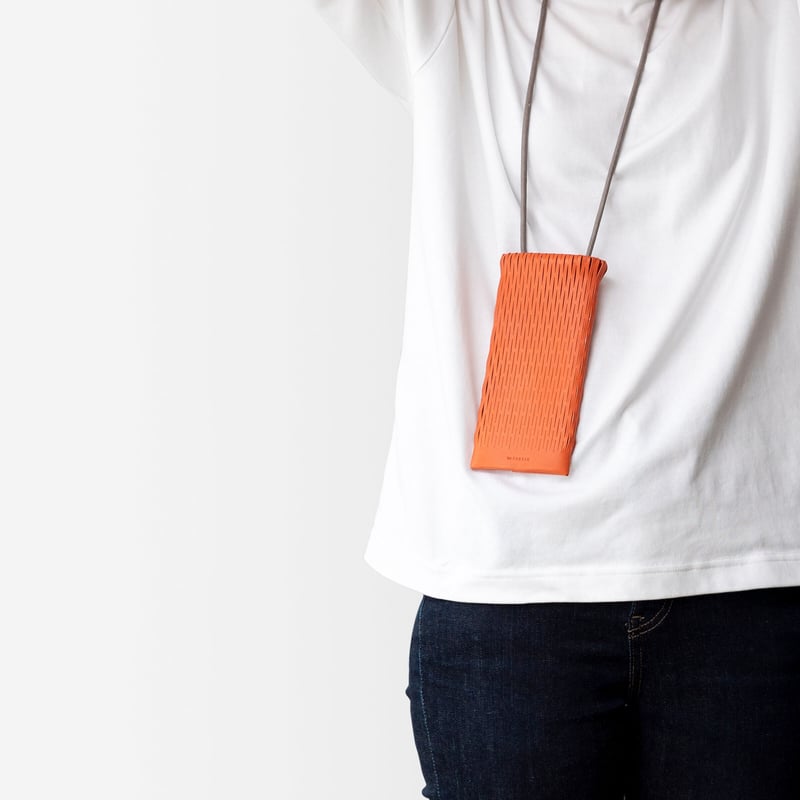 フィットするポーチ MESH / BRICK RED | fabrik フィットするポーチ MESH / BRICK RED | fabrik
