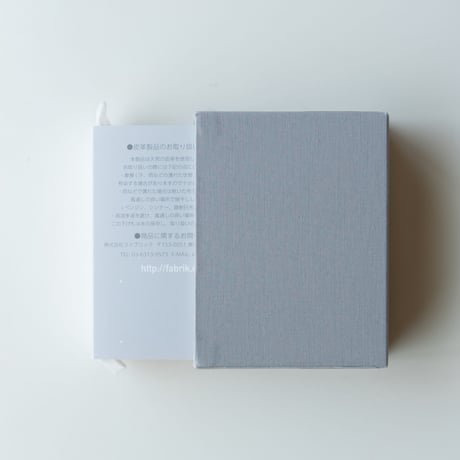 しっかり入ってコンパクトな財布　TRI-FOLD WALLET / NATURAL [限定色]