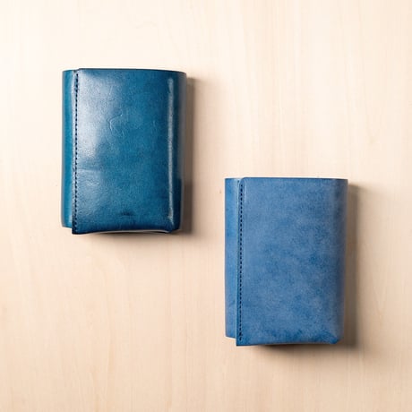 しっかり入ってコンパクトな財布　TRI-FOLD WALLET / BLUE