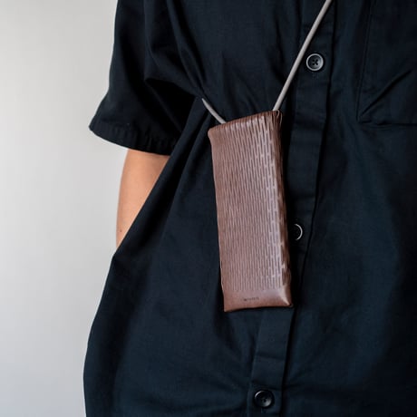 フィットするポーチ　MESH / CHOCOLATE