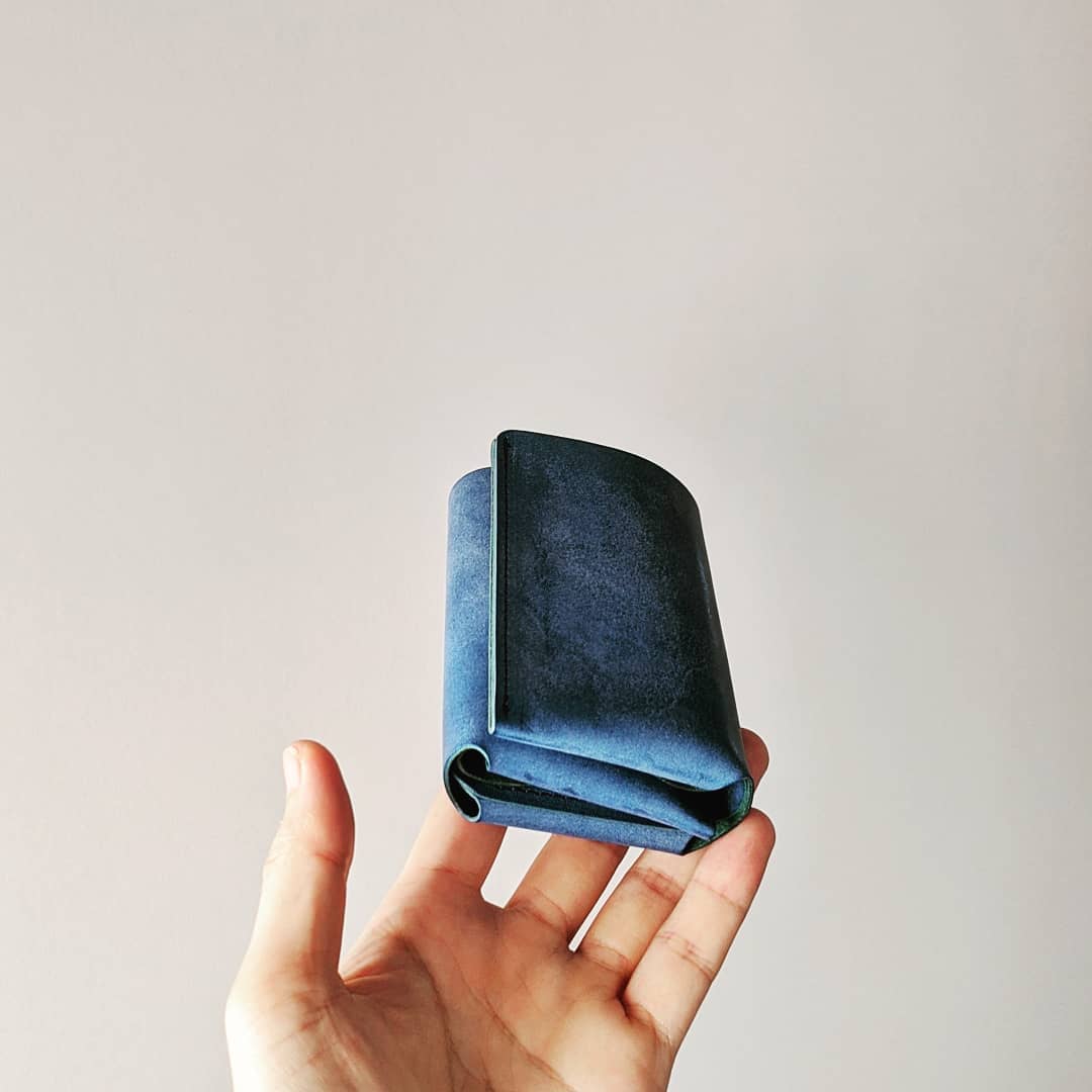 しっかり入ってコンパクトな財布 TRI-FOLD WALLET / BLUE | fabrik