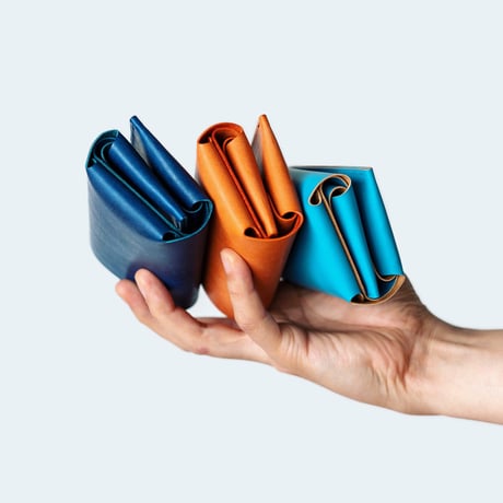 しっかり入ってコンパクトな財布　TRI-FOLD WALLET / BLUE