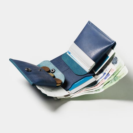 しっかり入ってコンパクトな財布　TRI-FOLD WALLET / NATURAL [限定色]