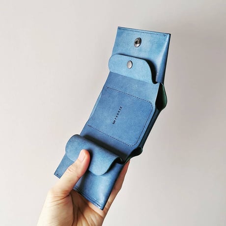 しっかり入ってコンパクトな財布　TRI-FOLD WALLET / BLUE