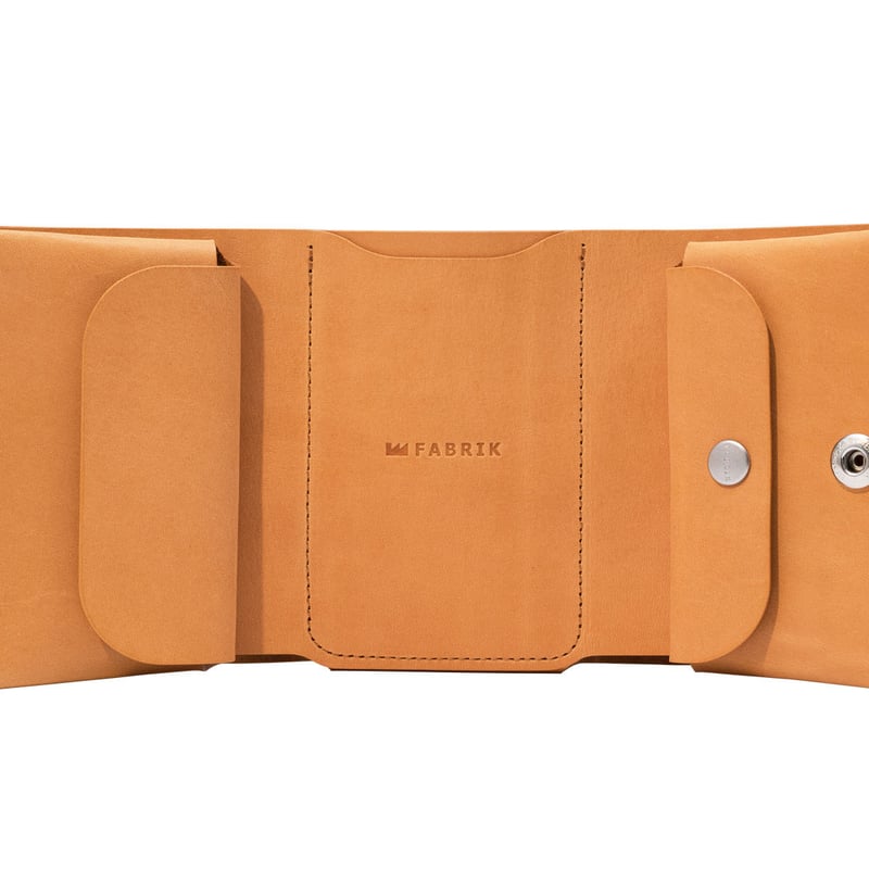 しっかり入ってコンパクトな財布 TRI-FOLD WALLET / CAMEL | fabrik