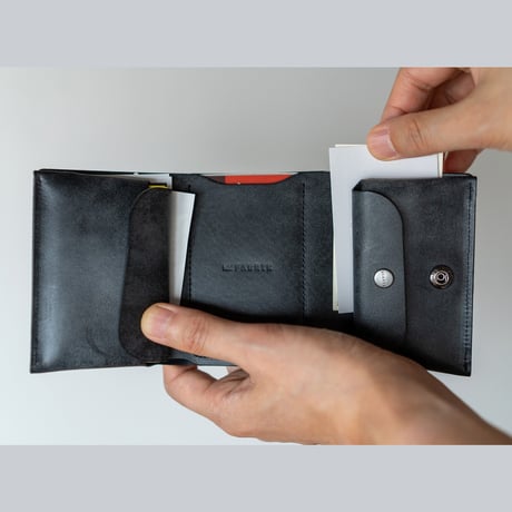 しっかり入ってコンパクトな財布　TRI-FOLD WALLET / BLUE
