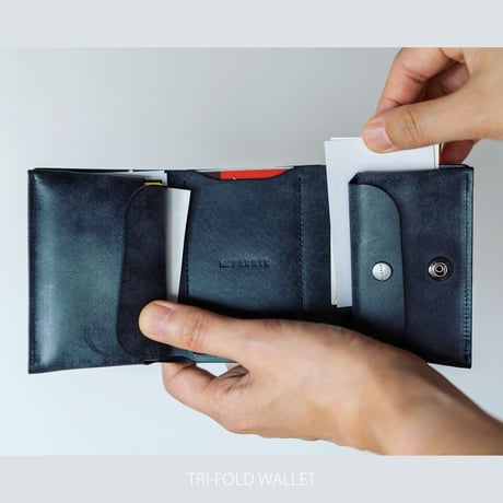 しっかり入ってコンパクトな財布　TRI-FOLD WALLET / BLACK