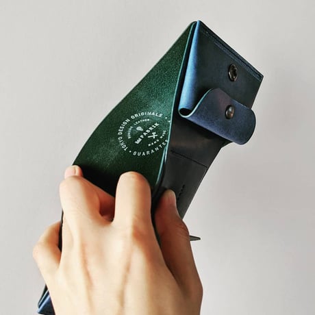 しっかり入ってコンパクトな財布　TRI-FOLD WALLET / BLUE