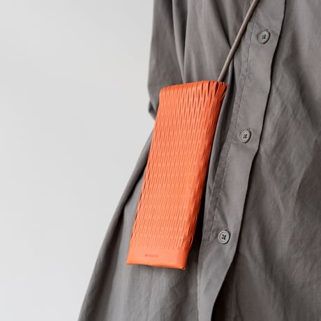 フィットするポーチ　MESH / BRICK RED