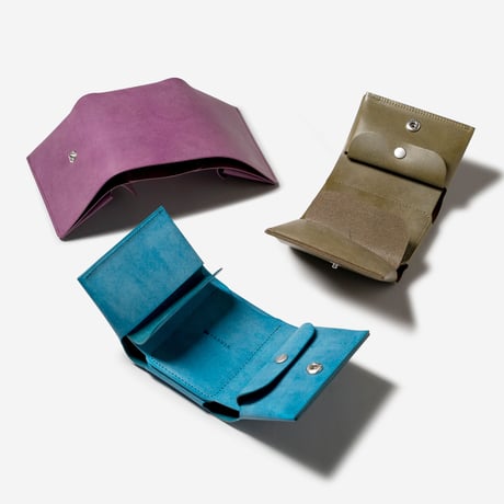 しっかり入ってコンパクトな財布　TRI-FOLD WALLET / OLIVE [限定色]