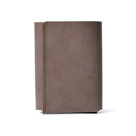 しっかり入ってコンパクトな財布　TRI-FOLD WALLET / CHOCOLATE