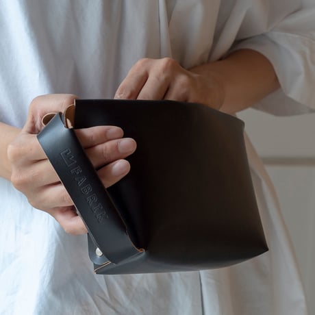 ハンドルポーチ　HANDLE POUCH / BLACK