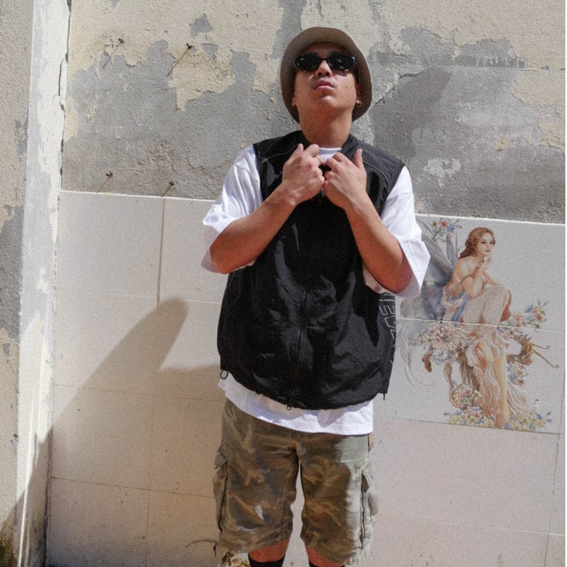 極美品 45R ナイロンのキルティングロングベスト ベルト ロゴ刺繍 黒 SIDE LOGO NYLON VEST (BLACK) | FORGET NEVER CLO