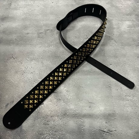 【 62mm Width Hard Leather Guitar Strap（Insert Adjustment Type）/ 12mm Pyramid Spots Laid Design 】