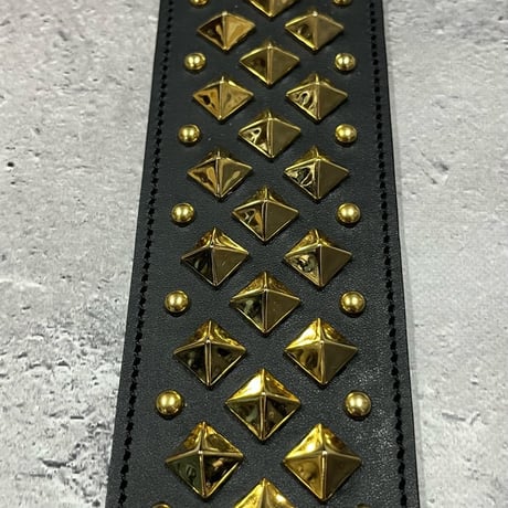 【 62mm Width Hard Leather Guitar Strap（Insert Adjustment Type）/ 12mm Pyramid Spots Laid Design 】