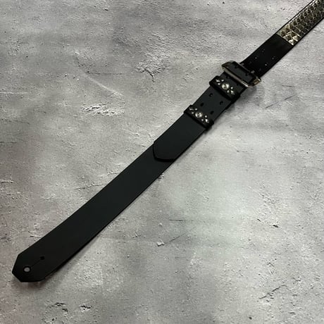 【 42mm Width Hard Leather Guitar Strap / 3Row 12mm Pyramid Spots Design 】