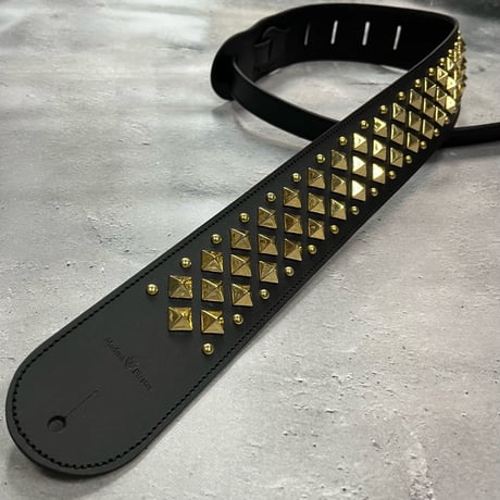 【 62mm Width Hard Leather Guitar Strap（Insert Adjustment Type）/ 12mm Pyramid Spots Laid Design 】